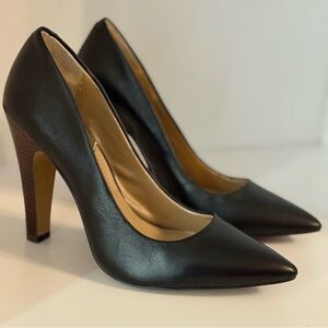 Vince Camuto Black Pointed-Toe Leather Pumps Size 7